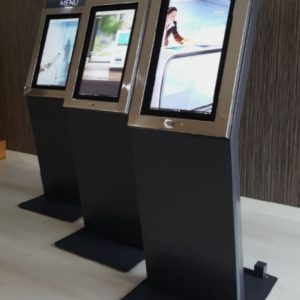 mesin kiosk anjungan informasi 22 inch potrait